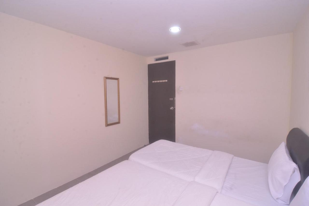Spot On 89886 Backpacker'S Stay Services Kuching Dış mekan fotoğraf
