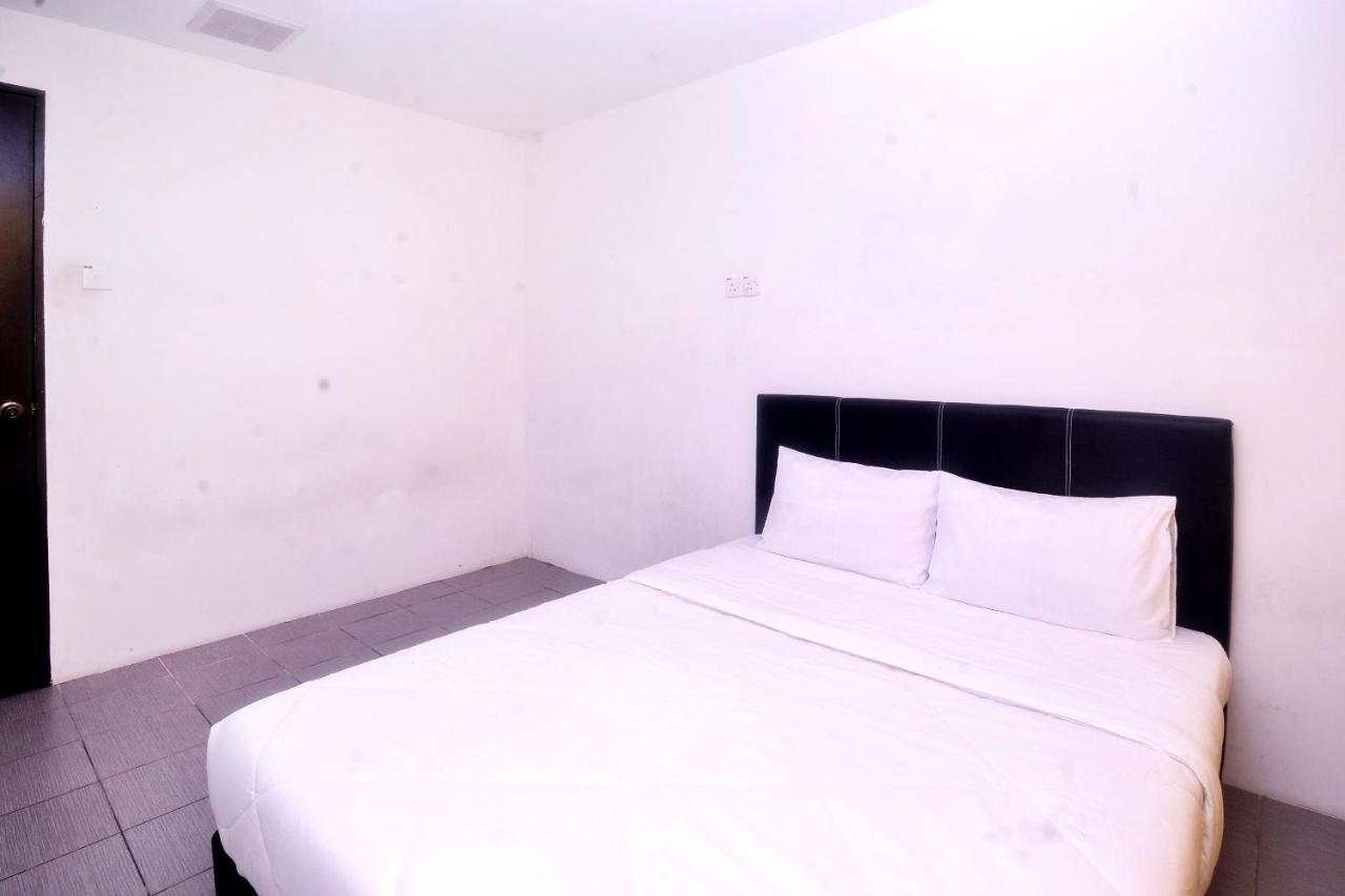 Spot On 89886 Backpacker'S Stay Services Kuching Dış mekan fotoğraf
