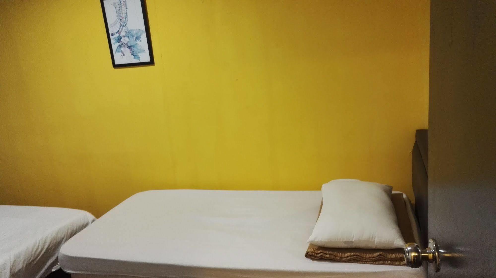 Spot On 89886 Backpacker'S Stay Services Kuching Dış mekan fotoğraf
