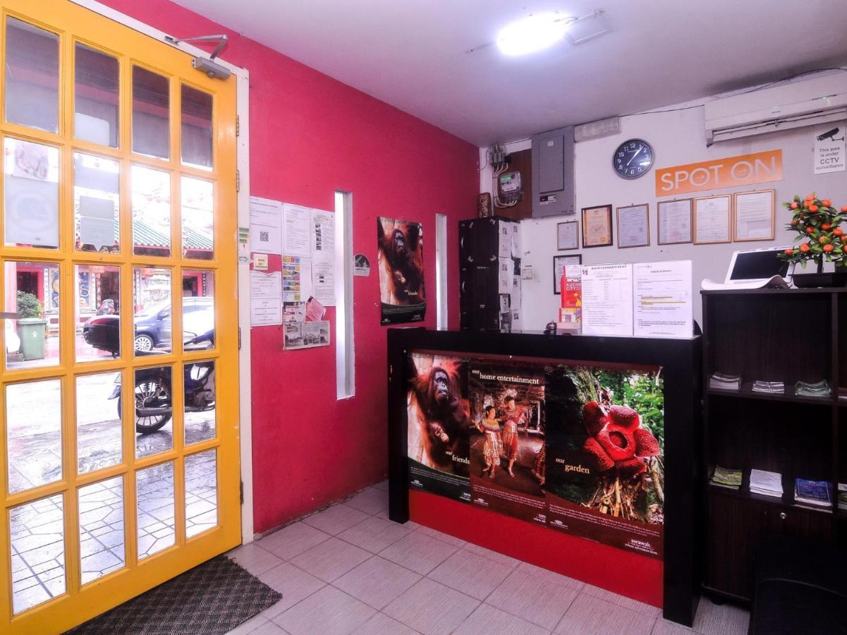 Spot On 89886 Backpacker'S Stay Services Kuching Dış mekan fotoğraf